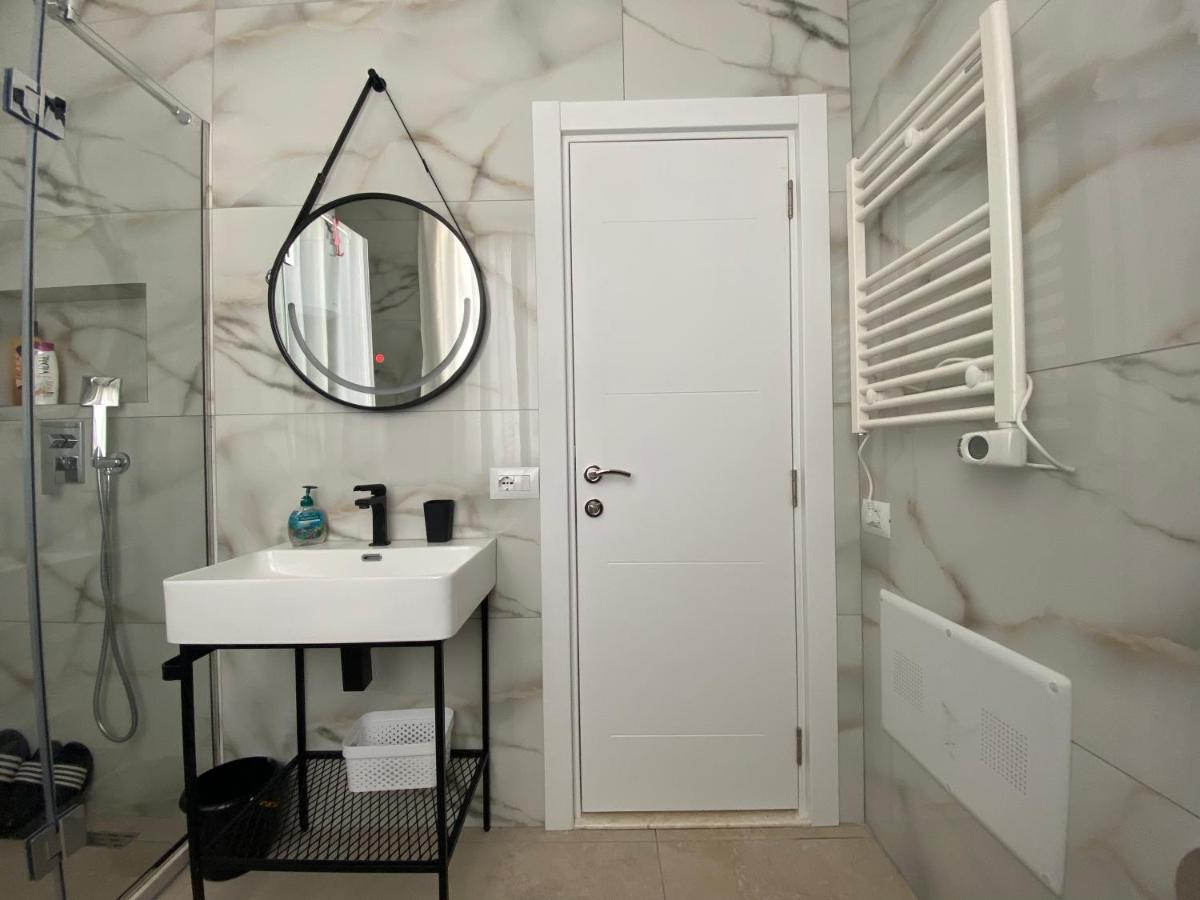 Newly Renovated Apartment تيرانا المظهر الخارجي الصورة